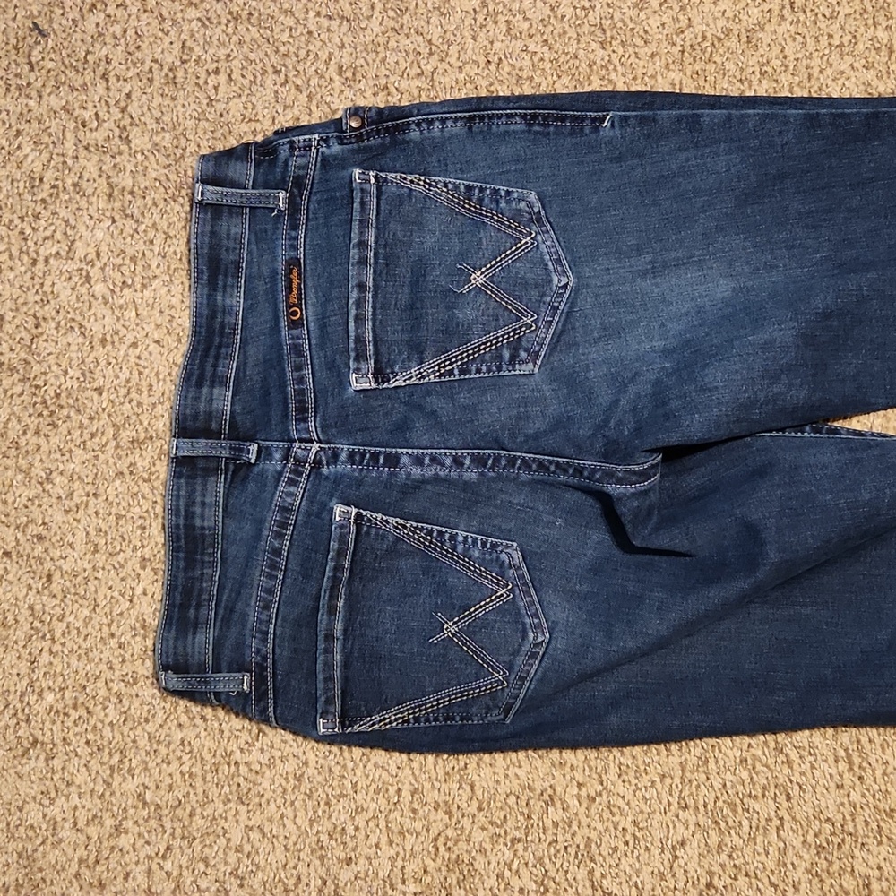 Womens Wrangler 11/32 - Picture 4 of 5